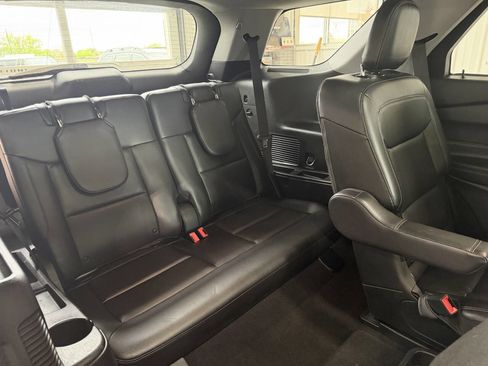 Used 2020 Ford Explorer XLT w/ Equipment Group 202A AWD/4WD image 33