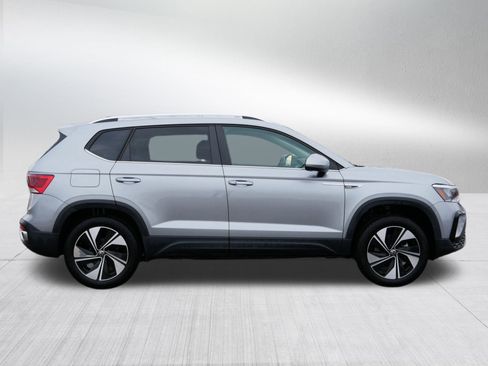 Used 2024 Volkswagen Taos SE w/ Panoramic Sunroof Package image 8