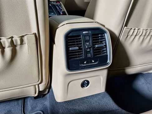 Certified 2023 Porsche Macan AWD/4WD image 20