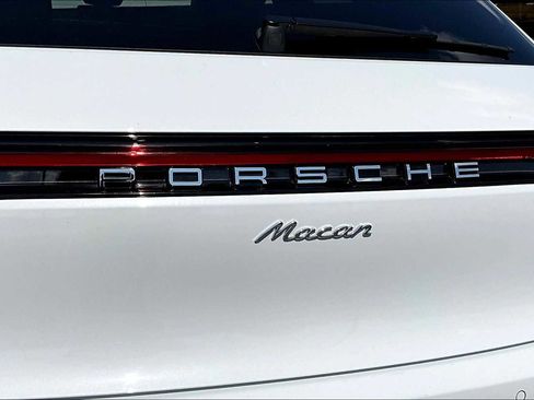 Used 2025 Porsche Macan image 17