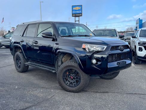 Used 2017 Toyota 4Runner SR5 Premium image 1