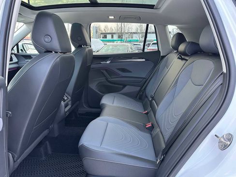 New 2026 Volkswagen Tiguan SE image 16