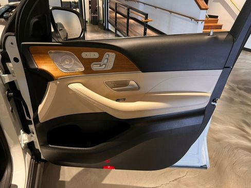 Used 2024 Mercedes-Benz GLS 450 4MATIC image 33