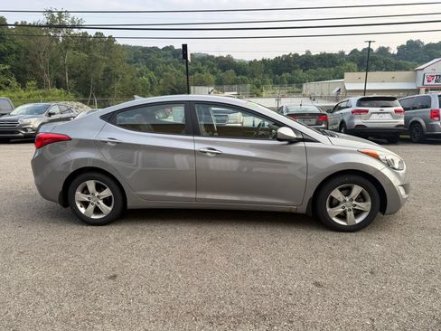 Used 2013 Hyundai Elantra GLS w/ Preferred Pkg FWD image 4