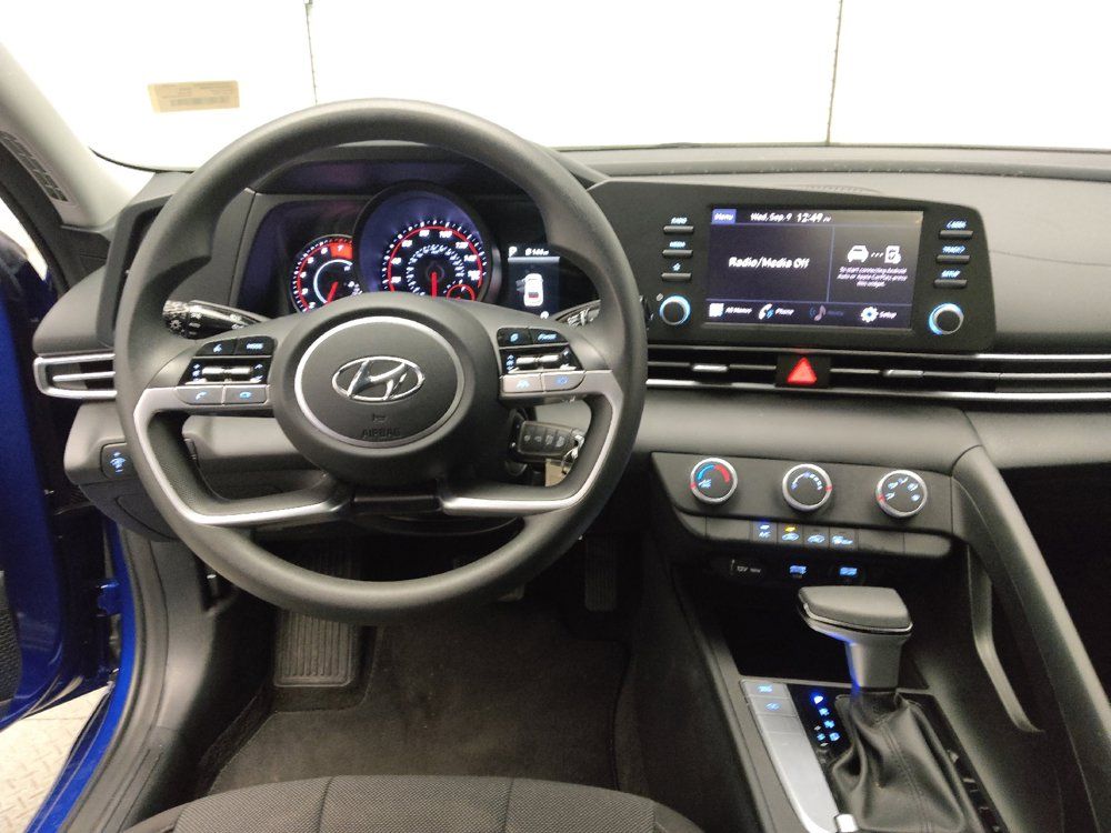 Used 2023 Hyundai Elantra SE FWD image 22