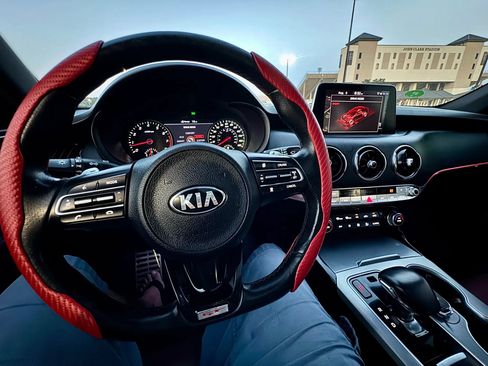 Used 2018 Kia Stinger GT2 AWD/4WD image 17