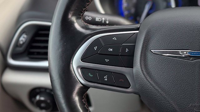 Used 2019 Chrysler Pacifica Touring-L FWD image 21