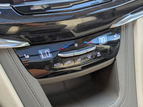 Used 2020 Cadillac XT6 Premium Luxury image 39