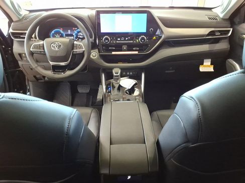 New 2026 Toyota Highlander Limited AWD/4WD image 8