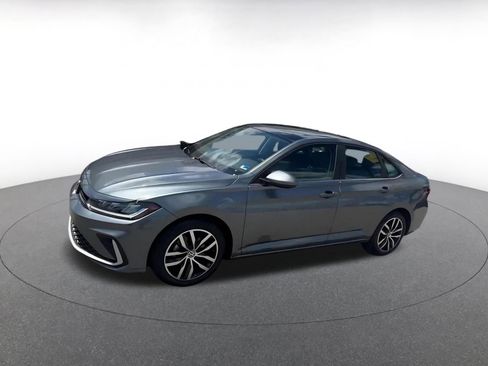Used 2025 Volkswagen Jetta SE FWD image 8