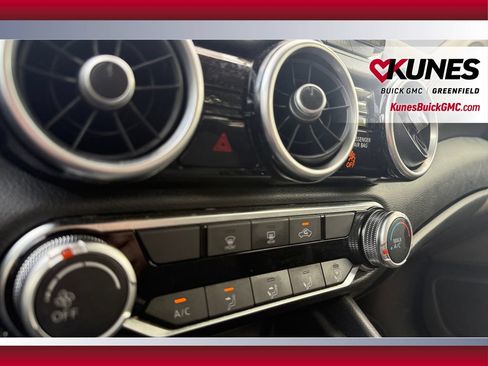 Used 2024 Nissan Sentra SV FWD image 19