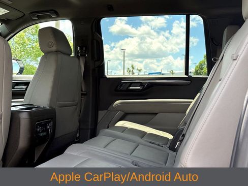 Used 2025 Chevrolet Suburban LT RWD image 17