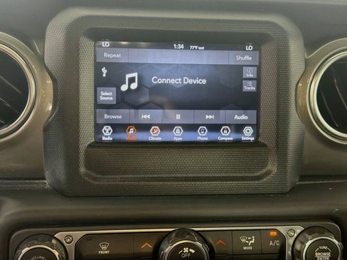 Used 2019 Jeep Wrangler Unlimited Sahara AWD/4WD image 19