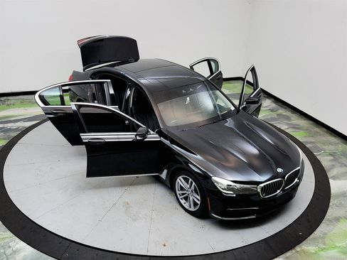 Used 2017 BMW 740i RWD image 39