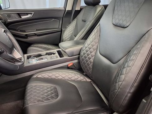 Used 2024 Ford Edge Titanium AWD/4WD image 3