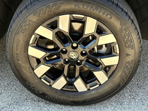 Certified 2025 Hyundai Santa Cruz SE FWD image 9