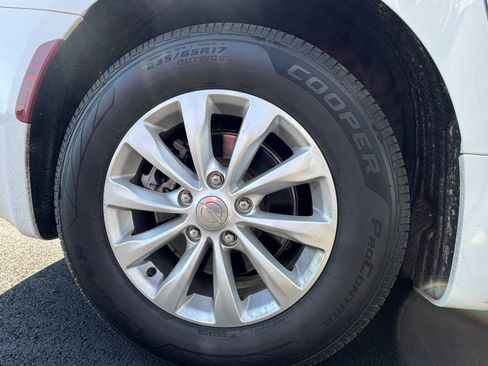 Used 2019 Chrysler Pacifica Touring Plus w/ Cold Weather Group FWD image 19