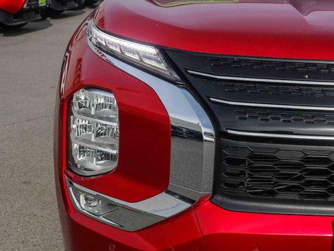 Used 2024 Mitsubishi Outlander SE image 4