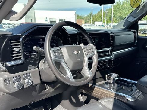 Used 2022 Chevrolet Silverado 1500 LT Trail Boss w/ LT Trail Boss Premium Package AWD/4WD image 25