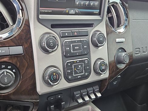 Used 2016 Ford F250 Platinum w/ FX4 Off-Road Package image 19