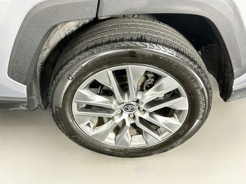 Used 2022 Toyota RAV4 XLE Premium FWD image 11