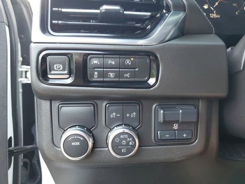 Used 2025 GMC Yukon XL Denali w/ Denali Reserve Package RWD image 28
