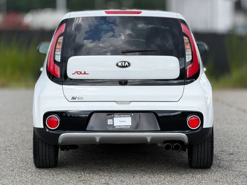 Used 2017 Kia Soul ! FWD image 4