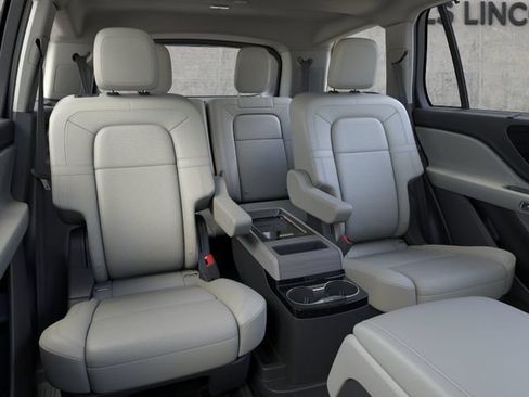 New 2026 Lincoln Aviator Reserve w/ Luxury Package RWD image 11
