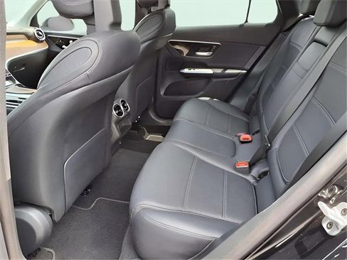 Used 2024 Mercedes-Benz GLC 300 image 6