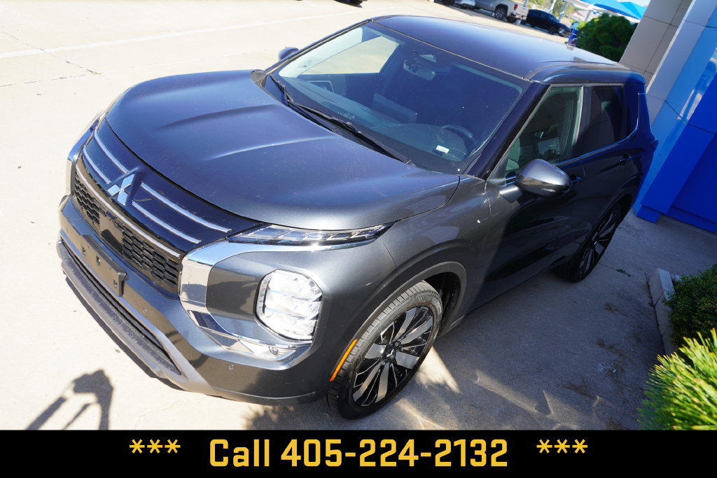 Used 2025 Mitsubishi Outlander SE FWD image 13