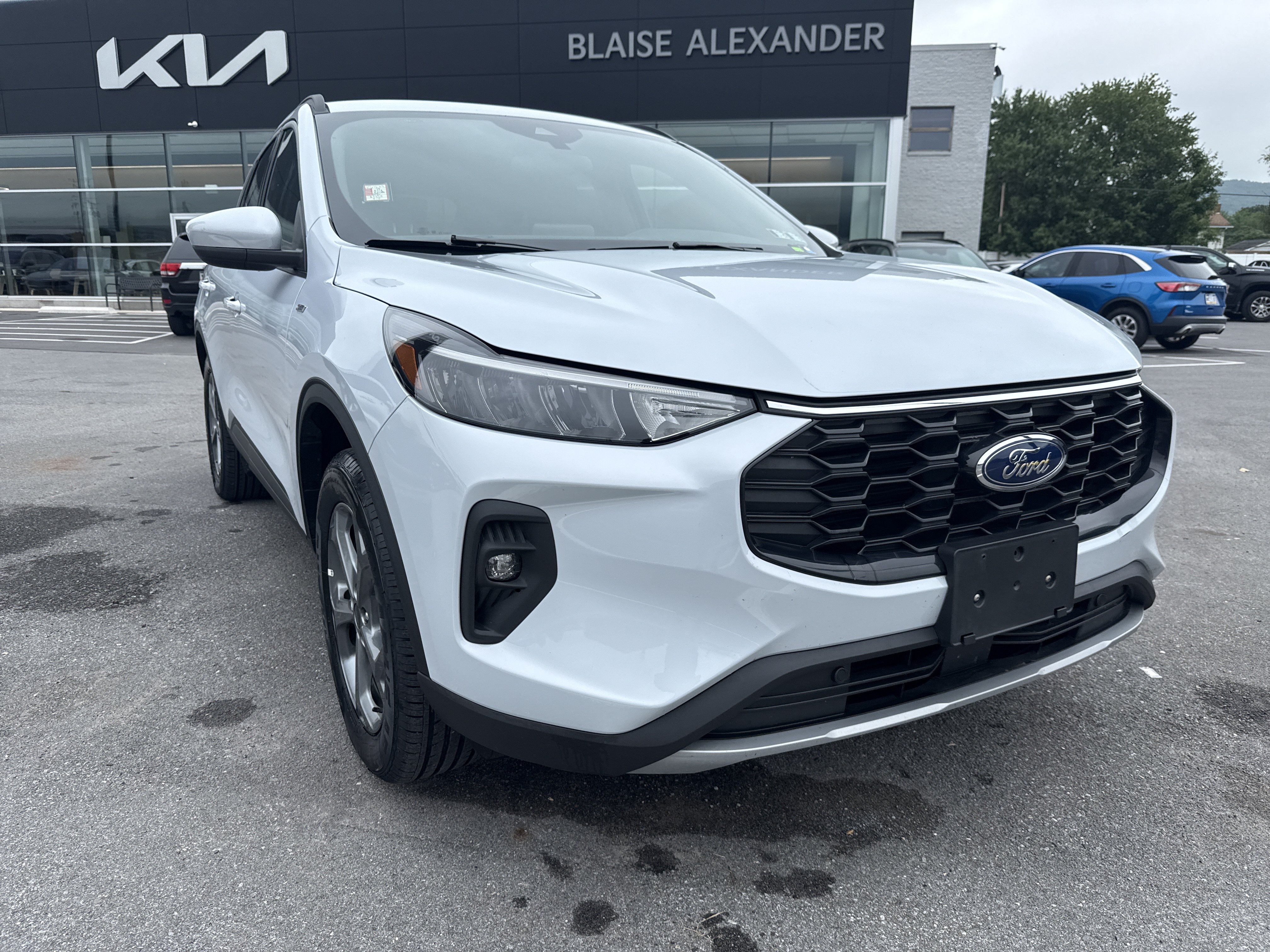 Used 2025 Ford Escape ST-Line Select AWD/4WD image 1