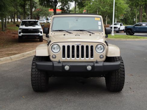 Used 2016 Jeep Wrangler Unlimited Sahara w/ Dual Top Group AWD/4WD image 3