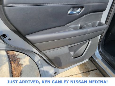 Used 2023 Nissan Pathfinder Platinum AWD/4WD image 17