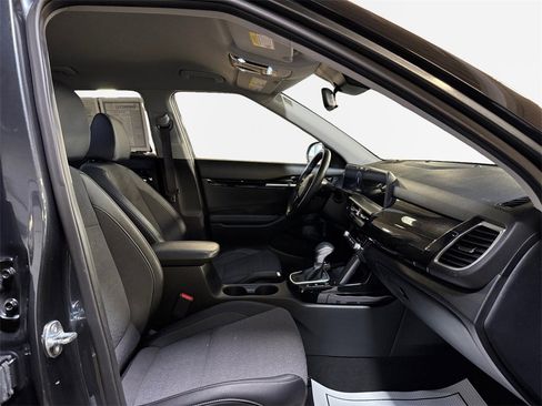 Certified 2024 Kia Seltos S image 25