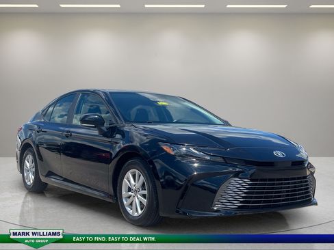 Used 2025 Toyota Camry LE FWD image 1
