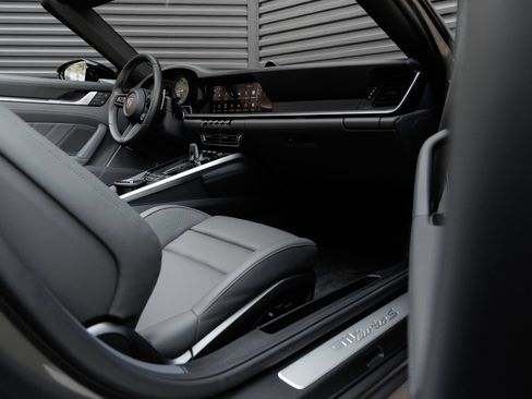 Certified 2024 Porsche 911 Turbo S AWD/4WD image 38