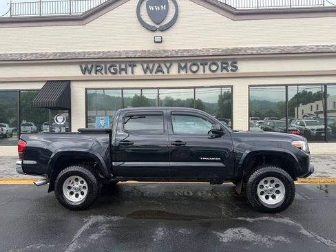 Used 2019 Toyota Tacoma SR5 AWD/4WD image 2