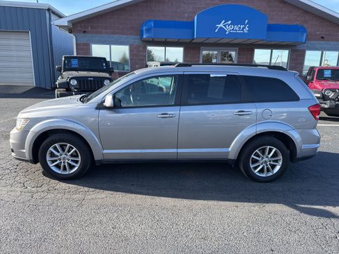Used 2019 Dodge Journey SE w/ Connectivity Group image 3