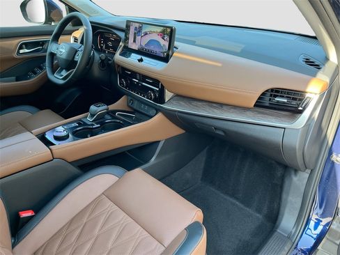 Used 2025 Nissan Rogue Platinum w/ Tech Package image 25