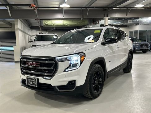 Used 2022 GMC Terrain AT4 w/ Infotainment Package II image 5