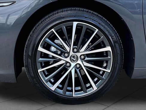 Used 2025 Lexus ES 350 w/ Premium Package FWD image 11