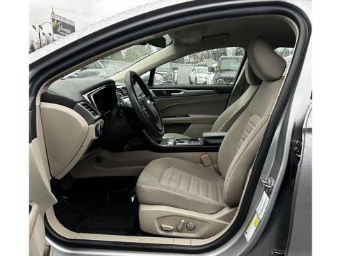 Used 2020 Ford Fusion SE image 19