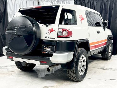 Used 2014 Toyota FJ Cruiser 4WD image 6