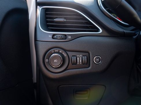 Used 2019 Jeep Cherokee Trailhawk AWD/4WD image 36