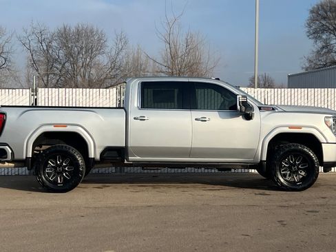 Used 2023 GMC Sierra 2500 Denali image 3
