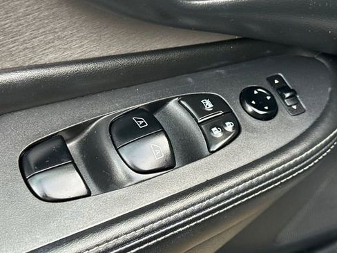 Used 2023 Nissan Murano SV image 12