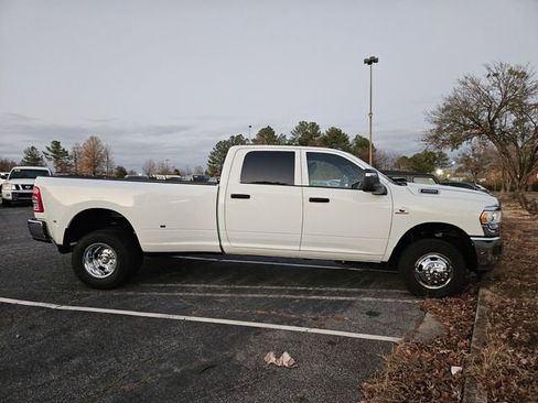 Used 2024 RAM 3500 Tradesman w/ Chrome Appearance Group image 6