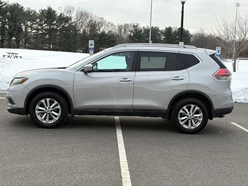 Used 2015 Nissan Rogue SV w/ SV Premium Package image 11