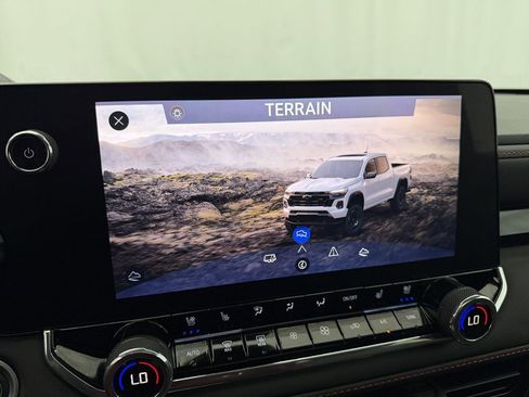 Used 2024 Chevrolet Colorado Z71 w/ Z71 Convenience Package 2 image 36