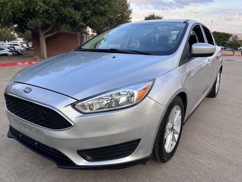 Used 2018 Ford Focus SE image 3